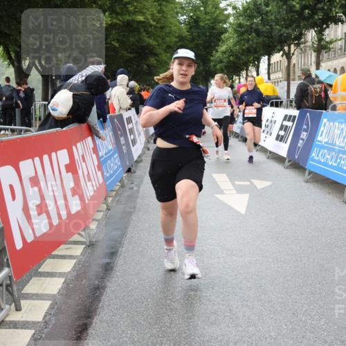 14.06.2026 - REWE Women's Run Strokosch-Dieckow http://msf.ph/oto/9772940 14.06.2026 11:09:30 Ziel 5259, 5279, 5681, 5761, 5762, 5836, 5927, 5968, 5987 meine-sportfotos.de