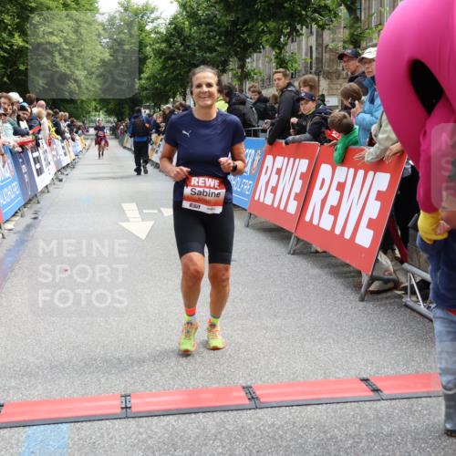 14.06.2026 - REWE Women's Run Strokosch-Dieckow http://msf.ph/oto/9772948 14.06.2026 10:55:05 Ziel 5096 meine-sportfotos.de
