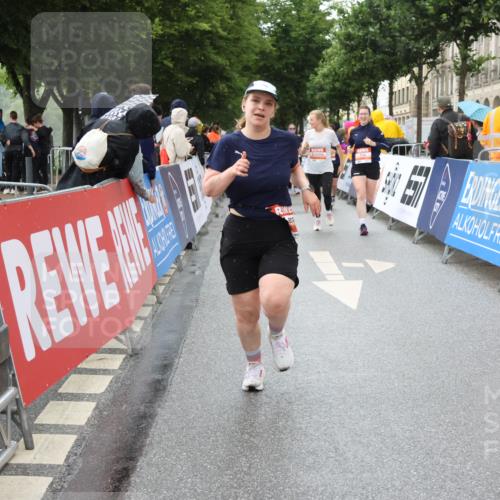 14.06.2026 - REWE Women's Run Strokosch-Dieckow http://msf.ph/oto/9772950 14.06.2026 11:09:30 Ziel 5259, 5279, 5681, 5761, 5762, 5836, 5927, 5968, 5987 meine-sportfotos.de
