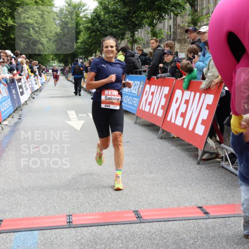 14.06.2026 - REWE Women's Run Strokosch-Dieckow http://msf.ph/oto/9772968 14.06.2026 10:55:05 Ziel 5096 meine-sportfotos.de