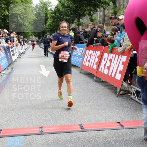 14.06.2026 - REWE Women's Run Strokosch-Dieckow http://msf.ph/oto/9772980 14.06.2026 10:55:05 Ziel 5096 meine-sportfotos.de