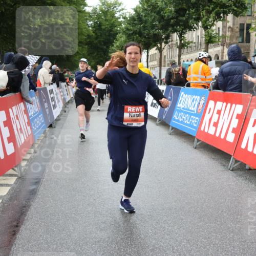 14.06.2026 - REWE Women's Run Strokosch-Dieckow http://msf.ph/oto/9772984 14.06.2026 11:09:28 Ziel 5259, 5279, 5600, 5681, 5836, 5927, 5968 meine-sportfotos.de