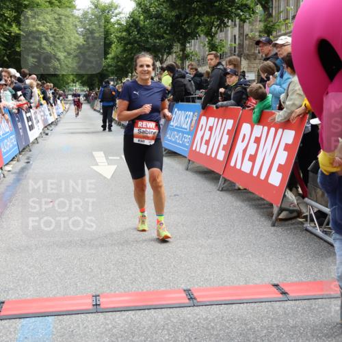 14.06.2026 - REWE Women's Run Strokosch-Dieckow http://msf.ph/oto/9772990 14.06.2026 10:55:05 Ziel 5096 meine-sportfotos.de