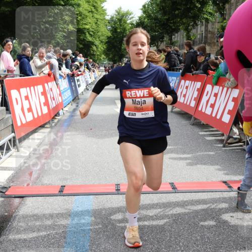 14.06.2026 - REWE Women's Run Strokosch-Dieckow http://msf.ph/oto/9773001 14.06.2026 10:54:55 Ziel 5189, 5594, 5613, 5707, 5916 meine-sportfotos.de