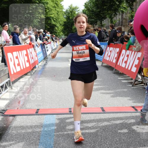 14.06.2026 - REWE Women's Run Strokosch-Dieckow http://msf.ph/oto/9773013 14.06.2026 10:54:55 Ziel 5189, 5594, 5613, 5707, 5916 meine-sportfotos.de