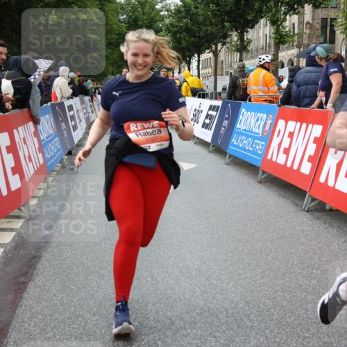 14.06.2026 - REWE Women's Run Strokosch-Dieckow http://msf.ph/oto/9773032 14.06.2026 11:09:25 Ziel 5259, 5279, 5600, 5681, 5927, 5968 meine-sportfotos.de