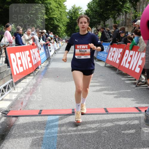 14.06.2026 - REWE Women's Run Strokosch-Dieckow http://msf.ph/oto/9773037 14.06.2026 10:54:55 Ziel 5189, 5594, 5613, 5707, 5916 meine-sportfotos.de