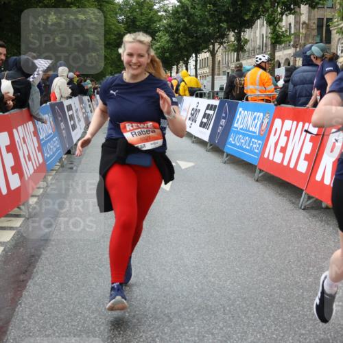 14.06.2026 - REWE Women's Run Strokosch-Dieckow http://msf.ph/oto/9773042 14.06.2026 11:09:25 Ziel 5259, 5279, 5600, 5681, 5927, 5968 meine-sportfotos.de