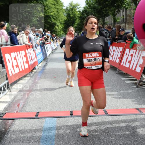 14.06.2026 - REWE Women's Run Strokosch-Dieckow http://msf.ph/oto/9773057 14.06.2026 10:54:54 Ziel 5189, 5594, 5613, 5707, 5916 meine-sportfotos.de