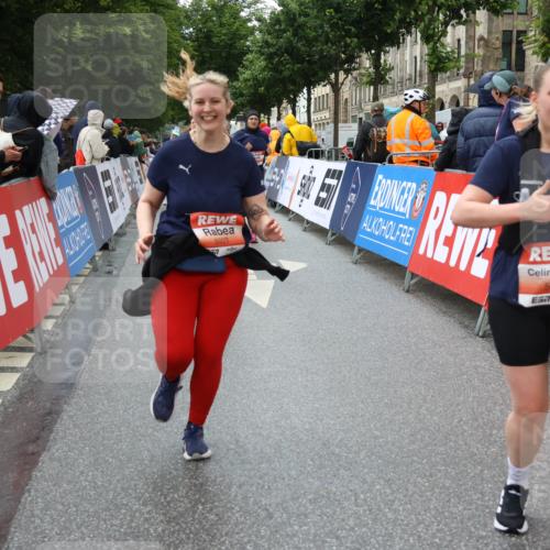 14.06.2026 - REWE Women's Run Strokosch-Dieckow http://msf.ph/oto/9773061 14.06.2026 11:09:25 Ziel 5259, 5279, 5600, 5681, 5927, 5968 meine-sportfotos.de