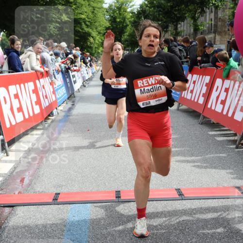 14.06.2026 - REWE Women's Run Strokosch-Dieckow http://msf.ph/oto/9773068 14.06.2026 10:54:54 Ziel 5189, 5594, 5613, 5707, 5916 meine-sportfotos.de