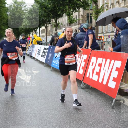 14.06.2026 - REWE Women's Run Strokosch-Dieckow http://msf.ph/oto/9773070 14.06.2026 11:09:24 Ziel 5037, 5099, 5259, 5279, 5600, 5681, 5732, 5927 meine-sportfotos.de
