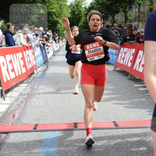 14.06.2026 - REWE Women's Run Strokosch-Dieckow http://msf.ph/oto/9773079 14.06.2026 10:54:54 Ziel 5189, 5594, 5613, 5707, 5916 meine-sportfotos.de