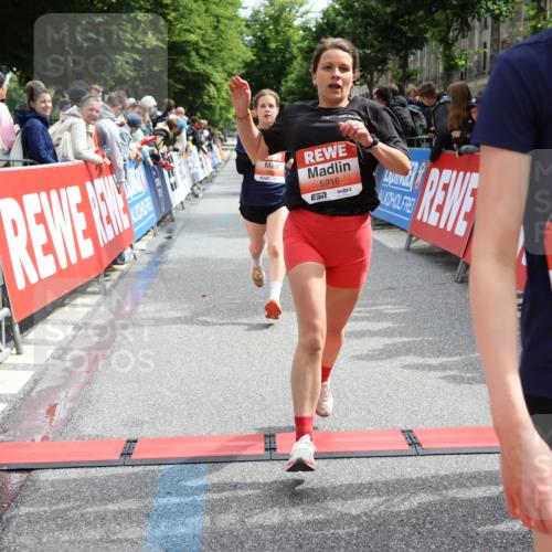 14.06.2026 - REWE Women's Run Strokosch-Dieckow http://msf.ph/oto/9773092 14.06.2026 10:54:54 Ziel 5189, 5594, 5613, 5707, 5916 meine-sportfotos.de