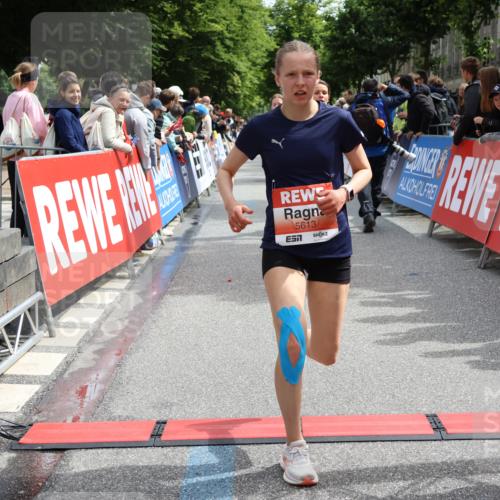 14.06.2026 - REWE Women's Run Strokosch-Dieckow http://msf.ph/oto/9773101 14.06.2026 10:54:53 Ziel 5189, 5594, 5613, 5707, 5916 meine-sportfotos.de