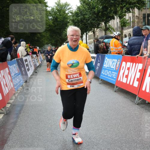 14.06.2026 - REWE Women's Run Strokosch-Dieckow http://msf.ph/oto/9773102 14.06.2026 11:09:20 Ziel 5037, 5099, 5544, 5600, 5732, 5825, 5841, 5925 meine-sportfotos.de
