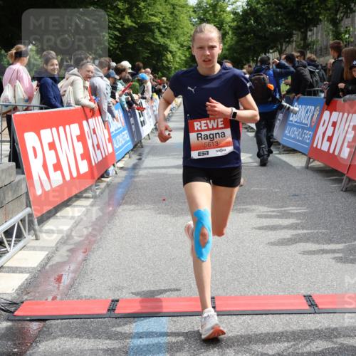 14.06.2026 - REWE Women's Run Strokosch-Dieckow http://msf.ph/oto/9773113 14.06.2026 10:54:53 Ziel 5189, 5594, 5613, 5707, 5916 meine-sportfotos.de
