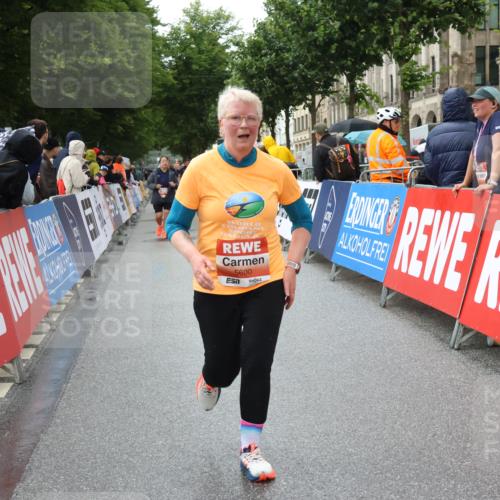 14.06.2026 - REWE Women's Run Strokosch-Dieckow http://msf.ph/oto/9773114 14.06.2026 11:09:20 Ziel 5037, 5099, 5544, 5600, 5732, 5825, 5841, 5925 meine-sportfotos.de