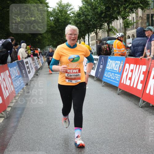 14.06.2026 - REWE Women's Run Strokosch-Dieckow http://msf.ph/oto/9773124 14.06.2026 11:09:20 Ziel 5037, 5099, 5544, 5600, 5732, 5825, 5841, 5925 meine-sportfotos.de
