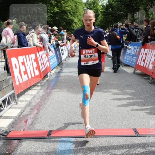 14.06.2026 - REWE Women's Run Strokosch-Dieckow http://msf.ph/oto/9773127 14.06.2026 10:54:53 Ziel 5189, 5594, 5613, 5707, 5916 meine-sportfotos.de