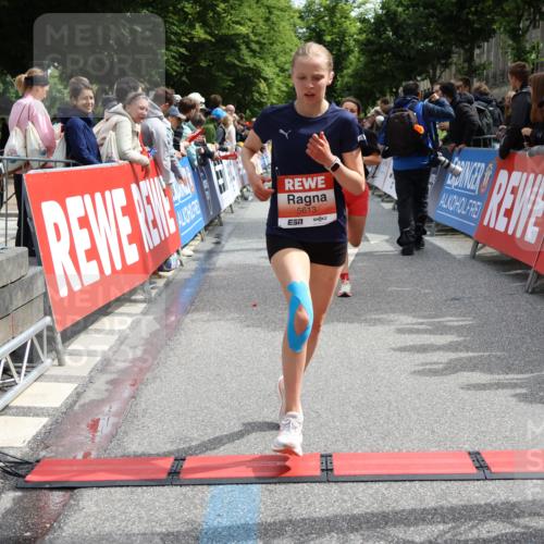 14.06.2026 - REWE Women's Run Strokosch-Dieckow http://msf.ph/oto/9773139 14.06.2026 10:54:53 Ziel 5189, 5594, 5613, 5707, 5916 meine-sportfotos.de