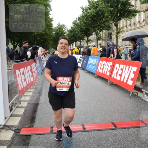 14.06.2026 - REWE Women's Run Strokosch-Dieckow http://msf.ph/oto/9773147 14.06.2026 11:09:17 Ziel 5037, 5099, 5543, 5544, 5600, 5653, 5732, 5755, 5825, 5841, 5925 meine-sportfotos.de