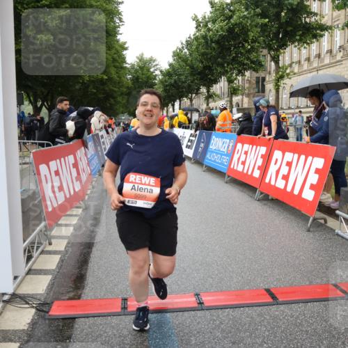 14.06.2026 - REWE Women's Run Strokosch-Dieckow http://msf.ph/oto/9773158 14.06.2026 11:09:17 Ziel 5037, 5099, 5543, 5544, 5600, 5653, 5732, 5755, 5825, 5841, 5925 meine-sportfotos.de