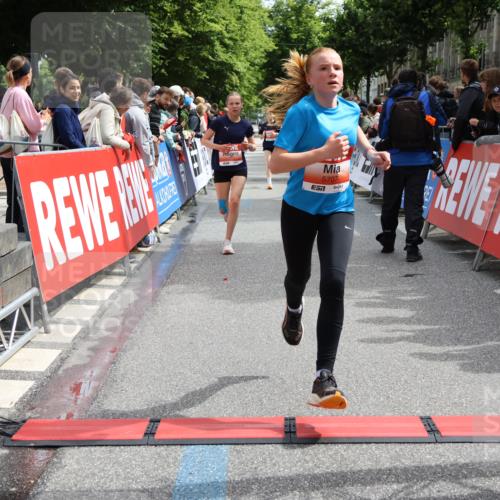 14.06.2026 - REWE Women's Run Strokosch-Dieckow http://msf.ph/oto/9773162 14.06.2026 10:54:51 Ziel 5189, 5594, 5613, 5707, 5916 meine-sportfotos.de