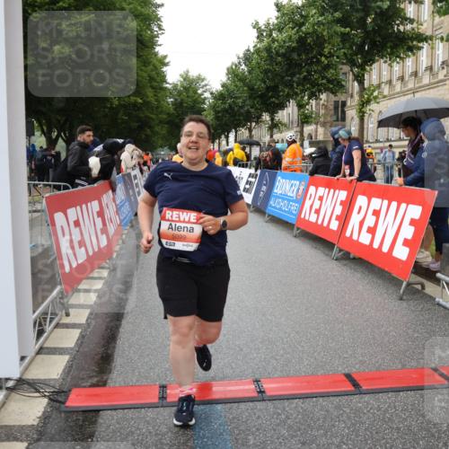 14.06.2026 - REWE Women's Run Strokosch-Dieckow http://msf.ph/oto/9773168 14.06.2026 11:09:17 Ziel 5037, 5099, 5543, 5544, 5600, 5653, 5732, 5755, 5825, 5841, 5925 meine-sportfotos.de