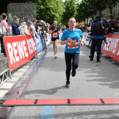 14.06.2026 - REWE Women's Run Strokosch-Dieckow http://msf.ph/oto/9773184 14.06.2026 10:54:51 Ziel 5189, 5594, 5613, 5707, 5916 meine-sportfotos.de