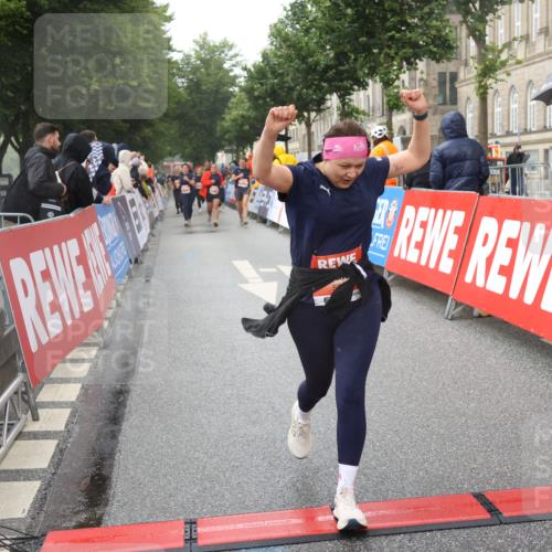 14.06.2026 - REWE Women's Run Strokosch-Dieckow http://msf.ph/oto/9773187 14.06.2026 11:09:02 Ziel 5073, 5135, 5271, 5338, 5758, 5947, 6039 meine-sportfotos.de