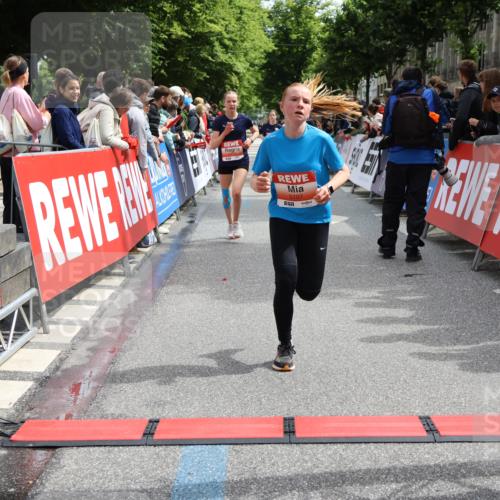 14.06.2026 - REWE Women's Run Strokosch-Dieckow http://msf.ph/oto/9773196 14.06.2026 10:54:51 Ziel 5189, 5594, 5613, 5707, 5916 meine-sportfotos.de
