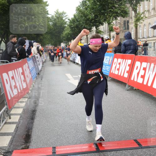 14.06.2026 - REWE Women's Run Strokosch-Dieckow http://msf.ph/oto/9773198 14.06.2026 11:09:02 Ziel 5073, 5135, 5271, 5338, 5758, 5947, 6039 meine-sportfotos.de