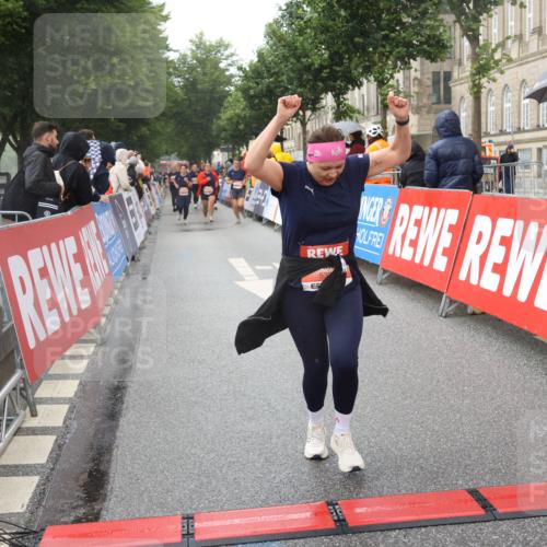 14.06.2026 - REWE Women's Run Strokosch-Dieckow http://msf.ph/oto/9773209 14.06.2026 11:09:02 Ziel 5073, 5135, 5271, 5338, 5758, 5947, 6039 meine-sportfotos.de