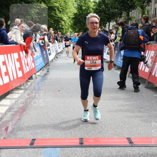 14.06.2026 - REWE Women's Run Strokosch-Dieckow http://msf.ph/oto/9773210 14.06.2026 10:54:48 Ziel 5189, 5516, 5707, 5715 meine-sportfotos.de