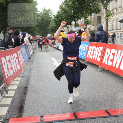14.06.2026 - REWE Women's Run Strokosch-Dieckow http://msf.ph/oto/9773222 14.06.2026 11:09:02 Ziel 5073, 5135, 5271, 5338, 5758, 5947, 6039 meine-sportfotos.de