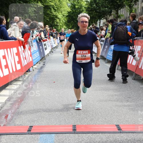 14.06.2026 - REWE Women's Run Strokosch-Dieckow http://msf.ph/oto/9773224 14.06.2026 10:54:48 Ziel 5189, 5516, 5707, 5715 meine-sportfotos.de