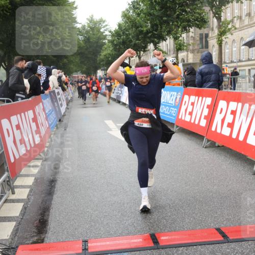 14.06.2026 - REWE Women's Run Strokosch-Dieckow http://msf.ph/oto/9773243 14.06.2026 11:09:02 Ziel 5073, 5135, 5271, 5338, 5758, 5947, 6039 meine-sportfotos.de