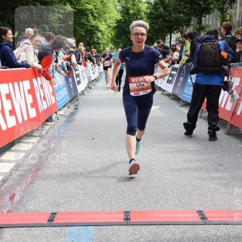 14.06.2026 - REWE Women's Run Strokosch-Dieckow http://msf.ph/oto/9773248 14.06.2026 10:54:48 Ziel 5189, 5516, 5707, 5715 meine-sportfotos.de