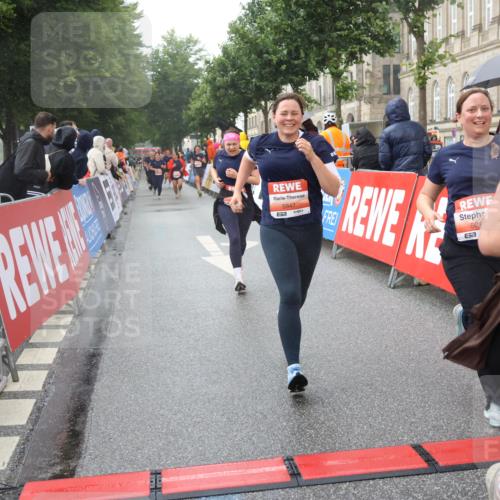 14.06.2026 - REWE Women's Run Strokosch-Dieckow http://msf.ph/oto/9773276 14.06.2026 11:09:01 Ziel 5073, 5135, 5186, 5187, 5271, 5338, 5593, 5758, 5947, 6014, 6039 meine-sportfotos.de