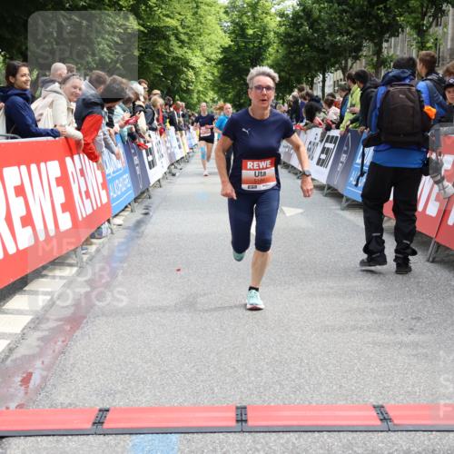 14.06.2026 - REWE Women's Run Strokosch-Dieckow http://msf.ph/oto/9773287 14.06.2026 10:54:48 Ziel 5189, 5516, 5707, 5715 meine-sportfotos.de