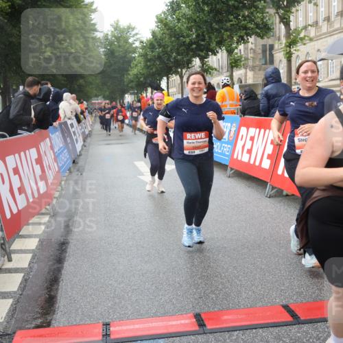 14.06.2026 - REWE Women's Run Strokosch-Dieckow http://msf.ph/oto/9773297 14.06.2026 11:09:01 Ziel 5073, 5135, 5186, 5187, 5271, 5338, 5593, 5758, 5947, 6014, 6039 meine-sportfotos.de
