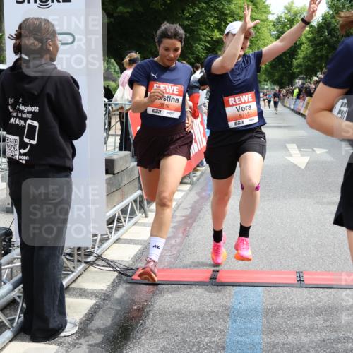 14.06.2026 - REWE Women's Run Strokosch-Dieckow http://msf.ph/oto/9773305 14.06.2026 10:54:40 Ziel 5434, 5516, 5715, 10728 meine-sportfotos.de