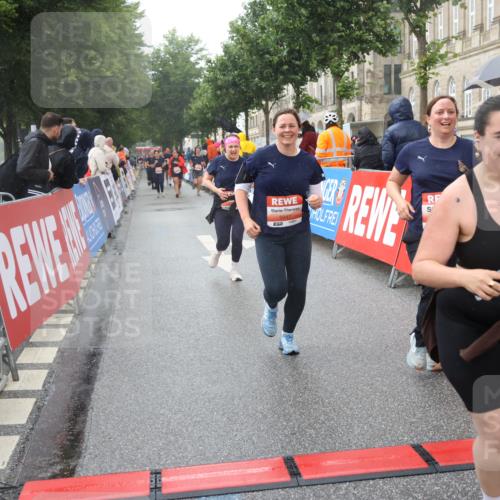 14.06.2026 - REWE Women's Run Strokosch-Dieckow http://msf.ph/oto/9773311 14.06.2026 11:09:01 Ziel 5073, 5135, 5186, 5187, 5271, 5338, 5593, 5758, 5947, 6014, 6039 meine-sportfotos.de