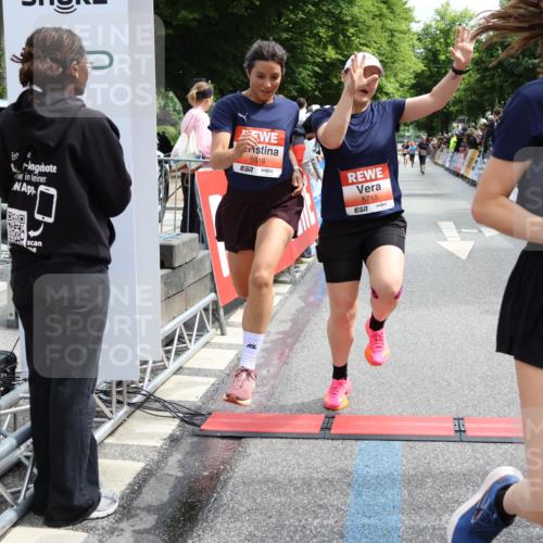 14.06.2026 - REWE Women's Run Strokosch-Dieckow http://msf.ph/oto/9773314 14.06.2026 10:54:40 Ziel 5434, 5516, 5715, 10728 meine-sportfotos.de