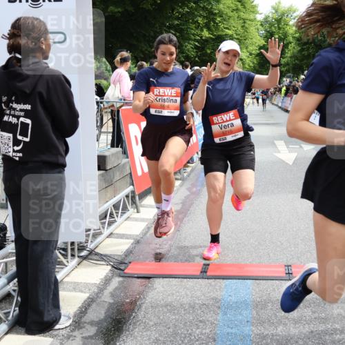 14.06.2026 - REWE Women's Run Strokosch-Dieckow http://msf.ph/oto/9773323 14.06.2026 10:54:40 Ziel 5434, 5516, 5715, 10728 meine-sportfotos.de