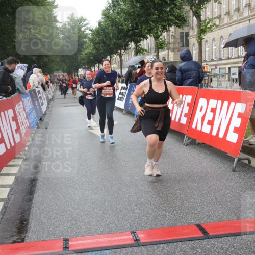 14.06.2026 - REWE Women's Run Strokosch-Dieckow http://msf.ph/oto/9773324 14.06.2026 11:09:00 Ziel 5073, 5135, 5186, 5187, 5232, 5271, 5318, 5338, 5593, 5758, 5947, 6014, 6039 meine-sportfotos.de