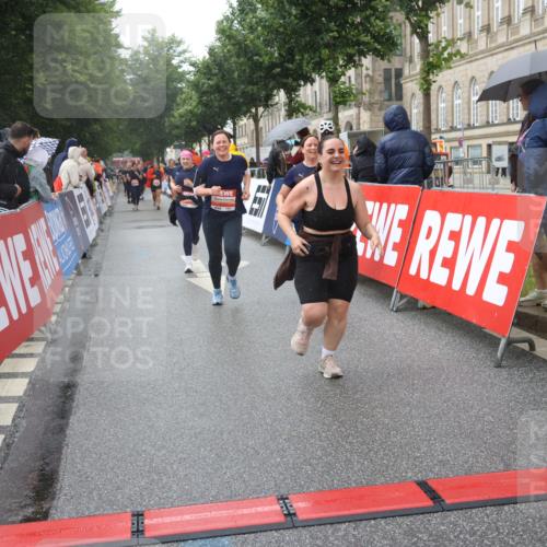 14.06.2026 - REWE Women's Run Strokosch-Dieckow http://msf.ph/oto/9773335 14.06.2026 11:08:59 Ziel 5073, 5135, 5186, 5187, 5232, 5271, 5318, 5338, 5593, 5758, 5947, 6014, 6039 meine-sportfotos.de