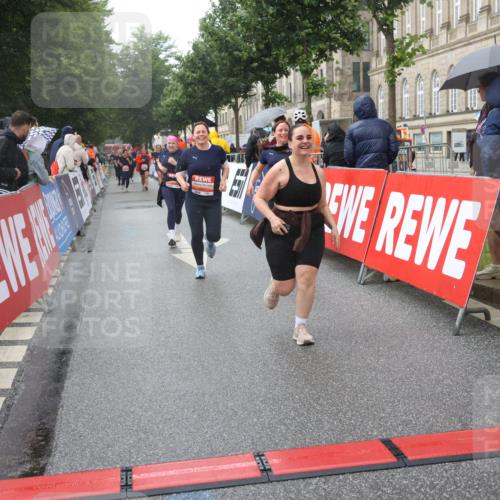 14.06.2026 - REWE Women's Run Strokosch-Dieckow http://msf.ph/oto/9773348 14.06.2026 11:08:59 Ziel 5073, 5135, 5186, 5187, 5232, 5271, 5318, 5338, 5593, 5758, 5947, 6014, 6039 meine-sportfotos.de
