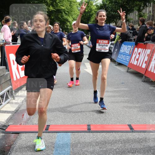 14.06.2026 - REWE Women's Run Strokosch-Dieckow http://msf.ph/oto/9773360 14.06.2026 10:54:39 Ziel 5051, 5434, 5516, 5715, 10728 meine-sportfotos.de